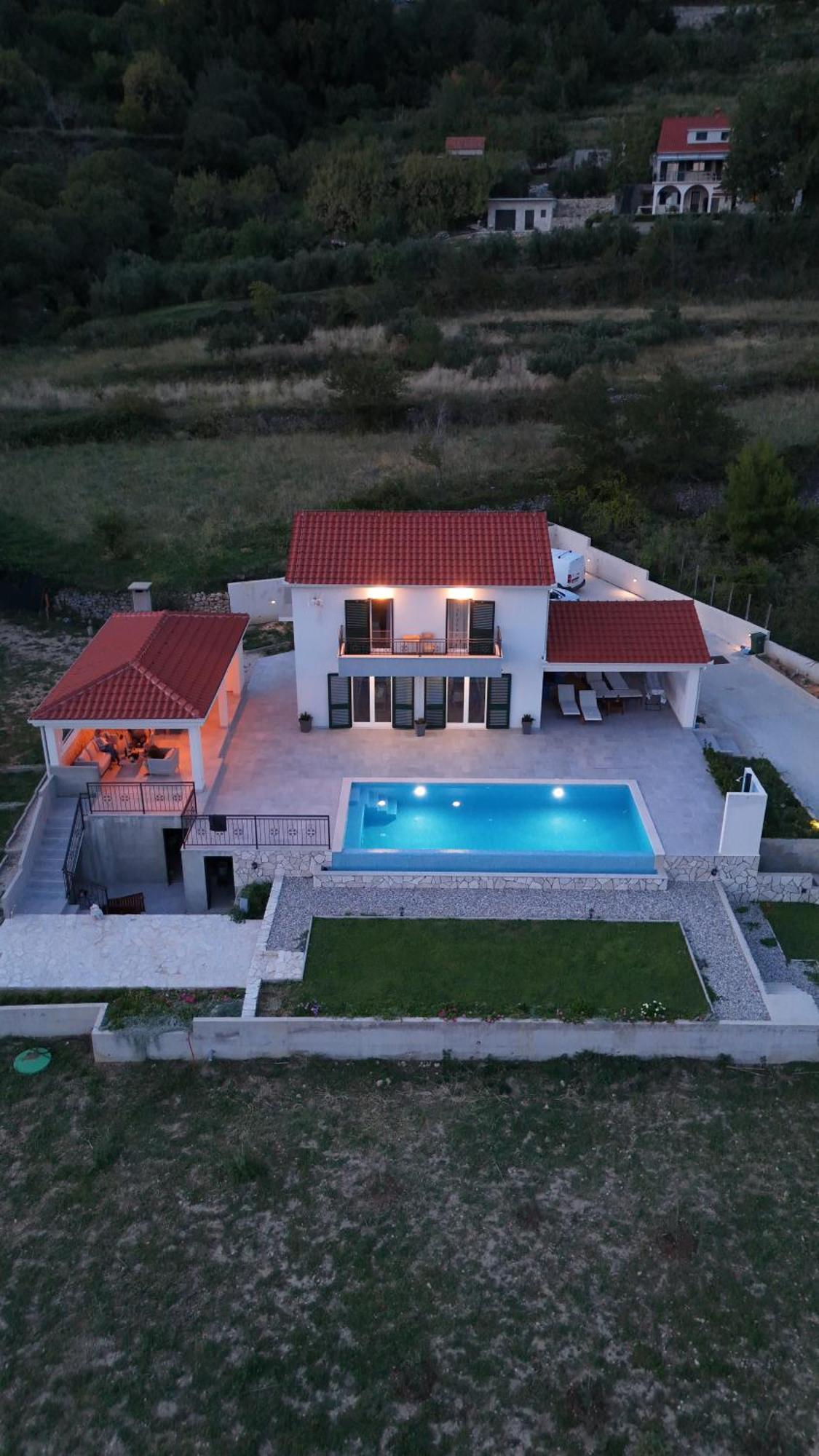 Secluded House - Guaranteed Privacy - Heated Pool Villa Klis Dış mekan fotoğraf